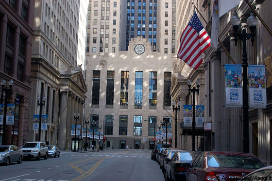 CHICAGO - Verso il Chicago Board of Trade Building, superbo esempio di architettura Art Déco