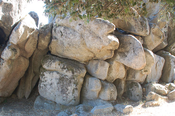 FILITOSA - Un tuffo nella preistoria dell'isola tra statue-menhir e strutture megalitiche
