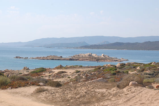 CORSICA - Gran parte del bellissimo litorale è ancora immune dalle colate di cemento
