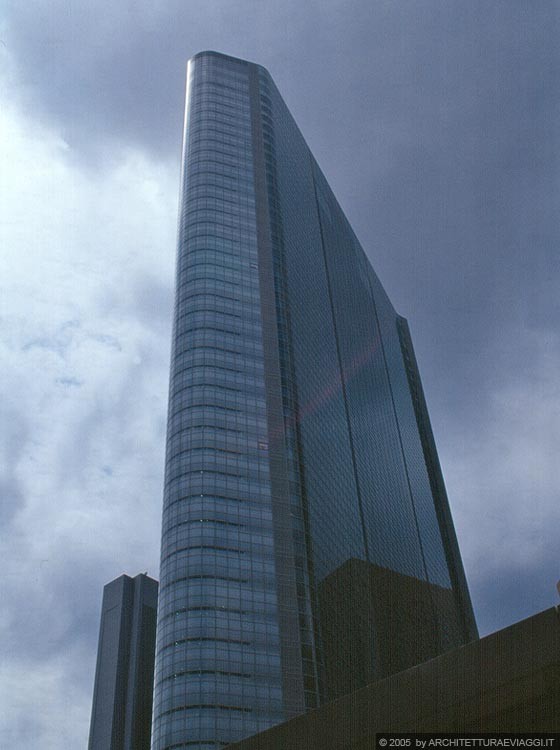 TOKYO MINATO-KU - Dentsu Tower - Jean Nouvel, 2002