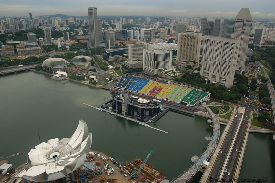 SINGAPORE - Vista su Marina Promenade e il complesso Suntec City