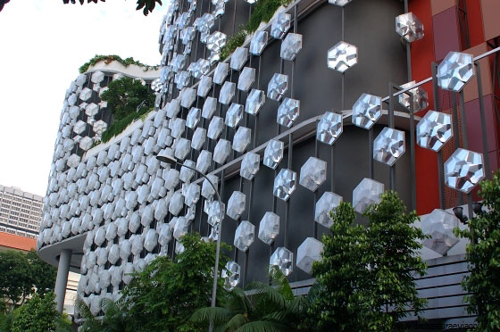 SINGAPORE - Un singolare rivestimento per questo edificio nei pressi di Bugis Street