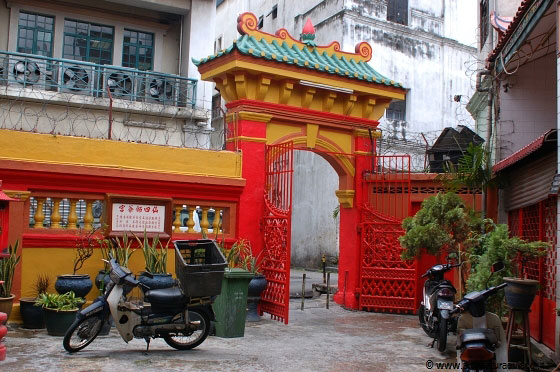 KUALA LUMPUR - Sze Ya Temple è stretto tra Jln Tun HS Lee e Lebuh Pudu, nella zona di Chinatown, una posizione scelta per il feng shui