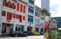 SINGAPORE. Giriamo in Amoy Street, strada con case dai vivaci colori, per ritornare verso il mercato di Chinatown