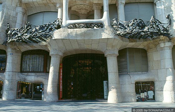 BARCELLONA - Casa Milà - La Pedrera - Particolare dell'ingresso
