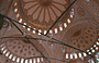 ISTANBUL. I soffitti a cupola della moschea Blu sono rivestiti con piastrelle in ceramica di Iznik 