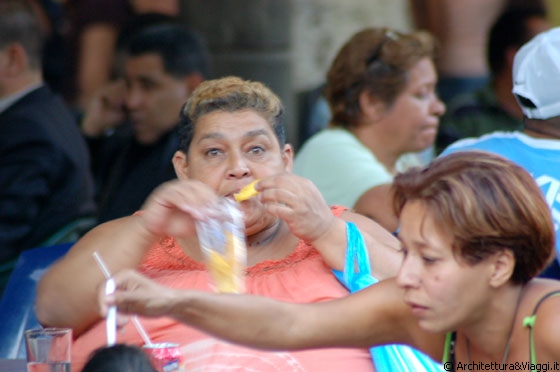 CARACAS - Blvd de Sabana Grande: buon appetito signora carachegna