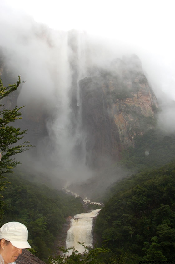 SALTO ANGEL - La cascata forma un unico salto sul fiume Churùn, subaffluente del Caroní