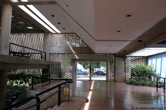 UCV CARACAS - La copertura della Mensa Universitaria è realizzata con travi 