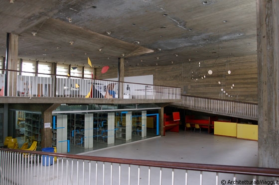 UNIVERSITA' CENTRALE DEL VENEZUELA - Appesi al soffitto dell'Auditorio e Biblioteca della Facoltà di Architettura e Urbanistica 