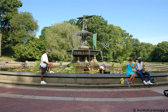 NYC - CENTRAL PARK - Bethesda Fountain, con al centro la scultura Angels of the Waters