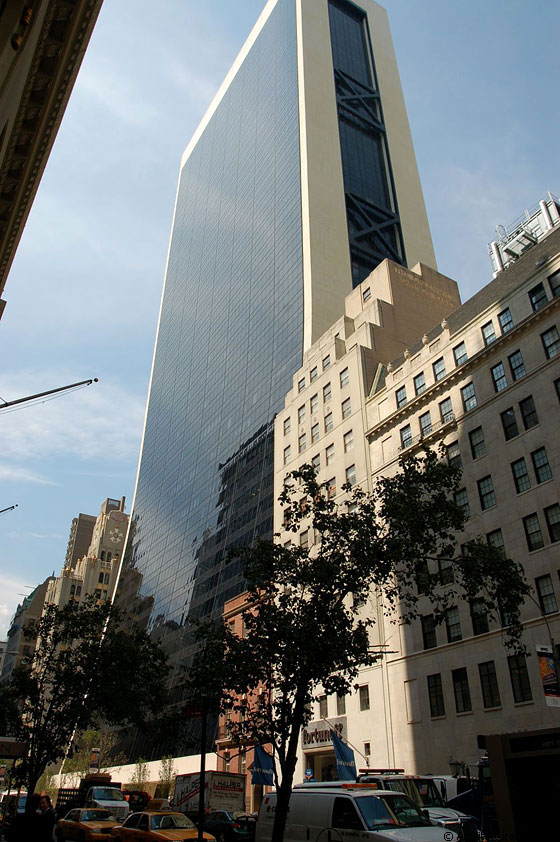 MIDTOWN MANHATTAN - Solow Building - arch. Skidmore, Owings & Merrill (Gordon Bunshaft), 1974