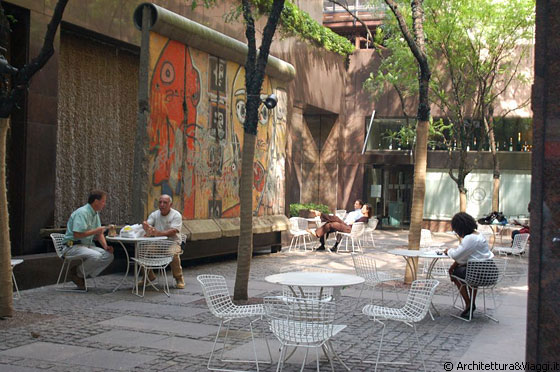 NEW YORK CITY - Un piacevole spazio urbano per rilassarsi, proprio nel cuore di Midtown