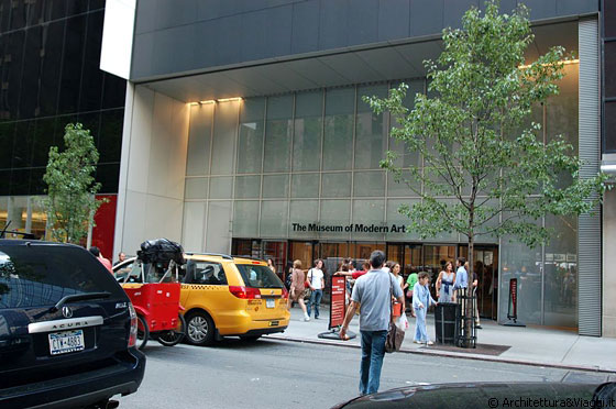 MIDTOWN MANHATTAN - L'ingresso al MoMA, 11 West 53rd Street (tra Fifth e Sixth Avenues)