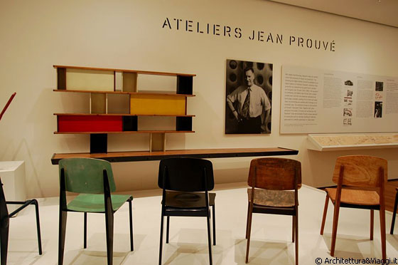 MIDTOWN MANHATTAN - MoMA: Ateliers Jean Prouvé - standard chairs e biblioteca