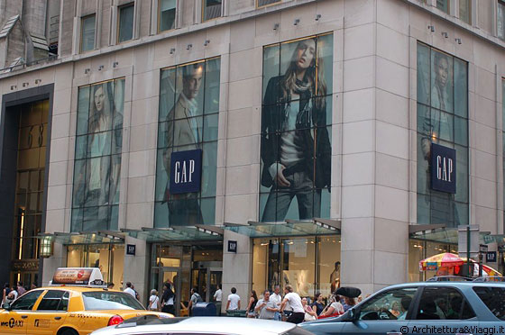 NEW YORK CITY - Gap sulla Fifth Avenue 