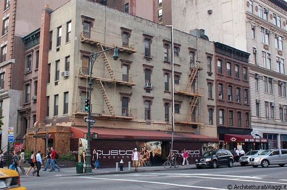 NEW YORK CITY - Columbus Avenue - rientriamo a piedi all'hotel prima di cena ed osserviamo la città e il Lincoln Center