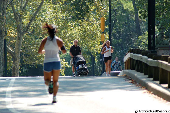 MANHATTAN - Correre a Central Park: non solo un efficace esercizio fisico ma anche un piacevole modo per iniziare la giornata