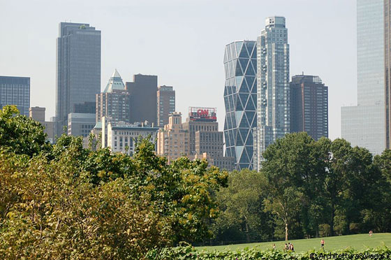 NEW YORK - I grattacieli della Grande Mela si affacciano su Central Park South