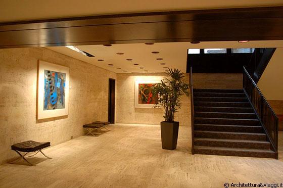 MIDTOWN MANHATTAN - Seagram: la hall del ristorante Four Seasons