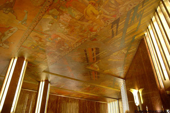 MIDTOWN MANHATTAN - Il soffitto decorato del Chrysler Building