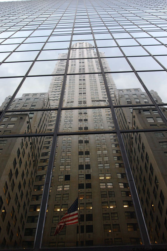 MIDTOWN MANHATTAN - Il Chrysler Building riflesso