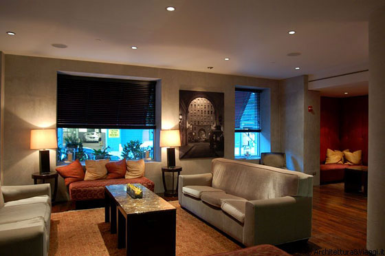 NEW YORK - E' fine pomeriggio e dopo la pioggia che da due giorni tormentava alla stessa ora la città, rientriamo all'hotel On The Ave per prepararsi alla cena