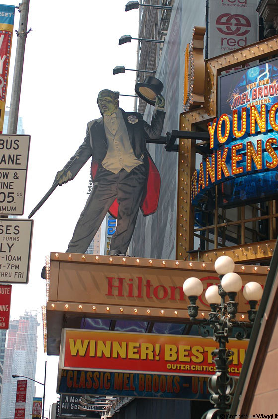 MIDTOWN MANHATTAN - Teather District: Frankenstein Junior a Times Square