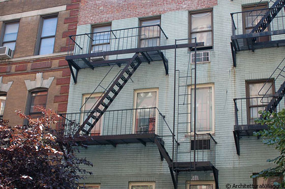 SOHO - Scale, scale e ancora scale sulle facciate degli edifici di New York