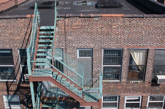 LOWER EAST SIDE - Dall'ultimo piano del New Museum of Contemporary Art New York vista sui tetti circostanti