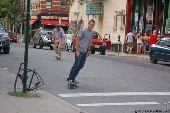 SOHO - Gare e giochi di skateboard su strada