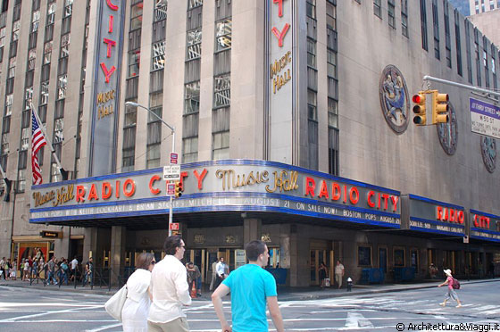 MIDTOWN MANHATTAN - Radio City Music Hall 