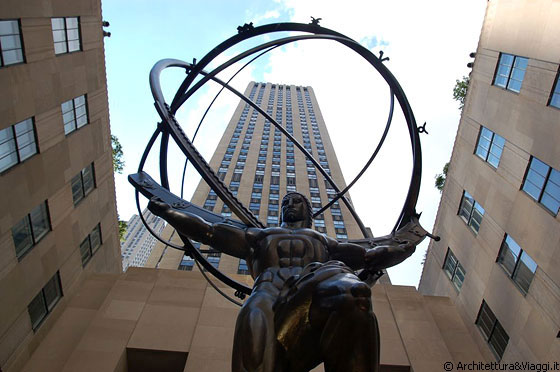 ROCKEFELLER CENTER - Statua dell'Atlante di fronte all'International Building