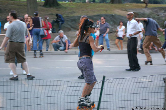 CENTRAL PARK - Gare ed esibizioni improvvisate sui pattini - chi è il più bravo?