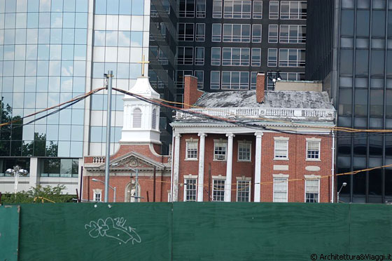 LOWER MANHATTAN - Contrasti di epoca e di stile