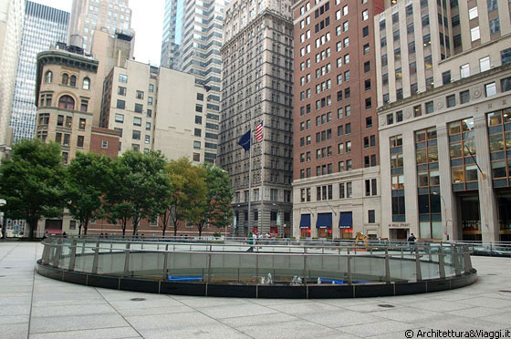 LOWER MANHATTAN - Chase Manhattan Plaza - il vuoto del Noguchi Sunken Garden 