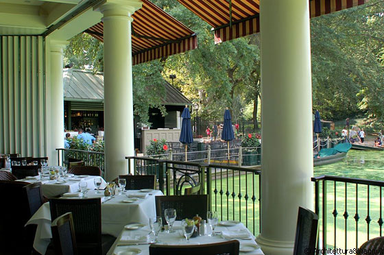 CENTRAL PARK - The Loeb Boathouse, dove si può noleggiare una barca a remi o godersi un pranzo nel caffè all'aperto