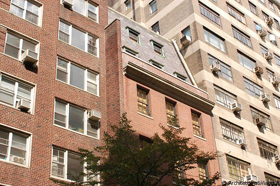 UPPER EAST SIDE - Lungo le vie laterali della Fifth Avenue, verso est fino alla Third Ave, tra la 57th e la 86th St, si trovano alcuni splendidi palazzi e case in pietra bruna