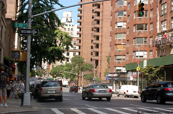 NEW YORK CITY - I vecchi edifici in pietra bruna e in mattoni rossi dell'Upper East Side