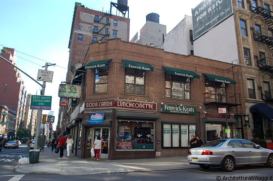 MANHATTAN - Lexington Ave (altezza E 83rd St): Robert Redford ne 