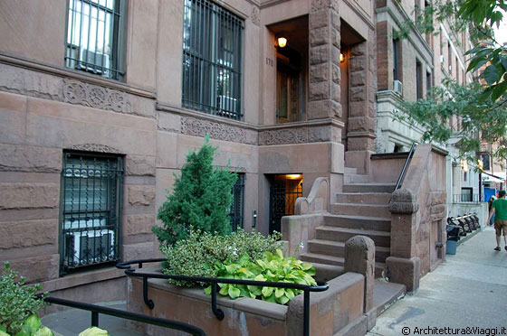 UPPER WEST SIDE - Un grazioso ed elegante ingresso con scale 