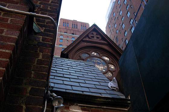 MIDTOWN EAST - Alcuni scorci caratteristici sulla 42nd St, quasi di fronte alla Ford Foundation