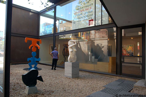 CHELSEA - A ovest della Tenth Ave si trova la maggior parte delle gallerie d'arte della città che hanno sottratto a Soho buona parte dei suoi spazi espositivi