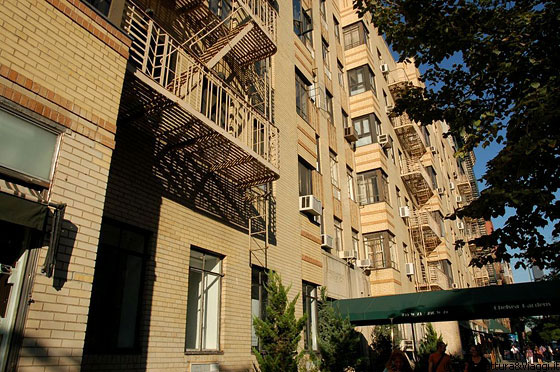 CHELSEA - Edifci color sabbia resi ancor più caldi dalla luce del tramonto