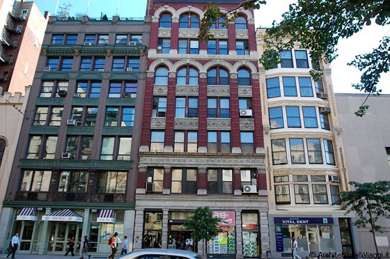 CHELSEA - Nel Chelsea Historic District, tra la W 23th St e la W 19th St, nella porzione tra la Eighth e la Tenth Avenue, ci sono vecchi magazzini e ville restaurate