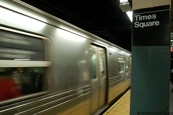 NEW YORK CITY - La stazione di Times Square è il centro ed il nodo della metro di NYC