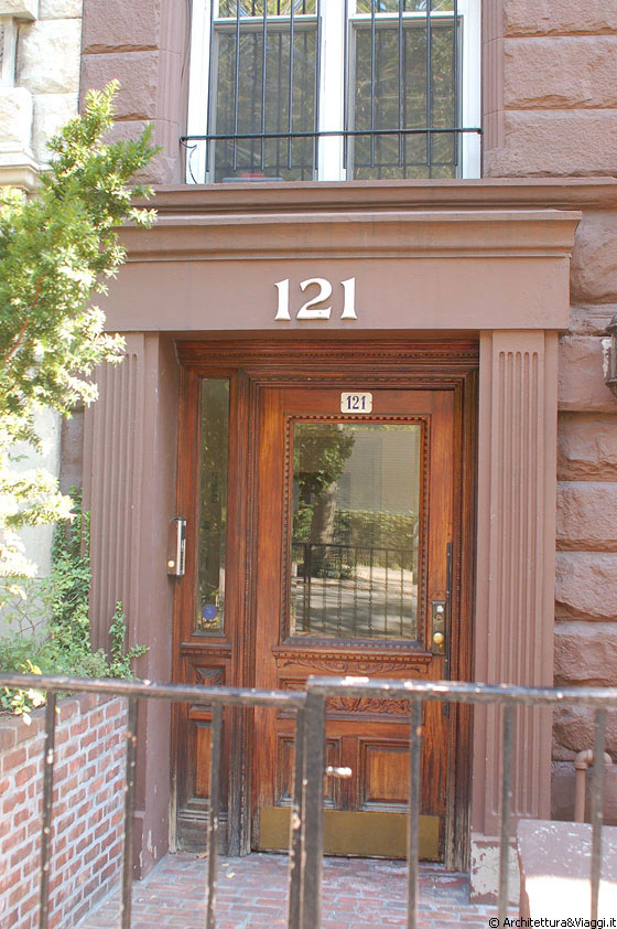 UPPER WEST SIDE - Particolare di un elegante accesso nel distretto a ovest di Central Park