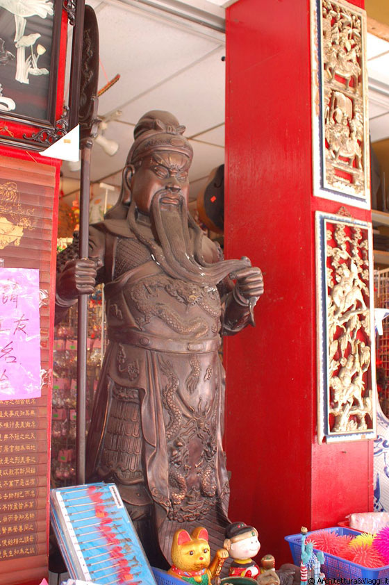 CHINATOWN - Un guerriero cinese da idea di protezione