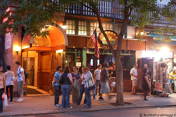 EAST VILLAGE - Questo quartiere si estende a est della Third Avenue fino all'East River