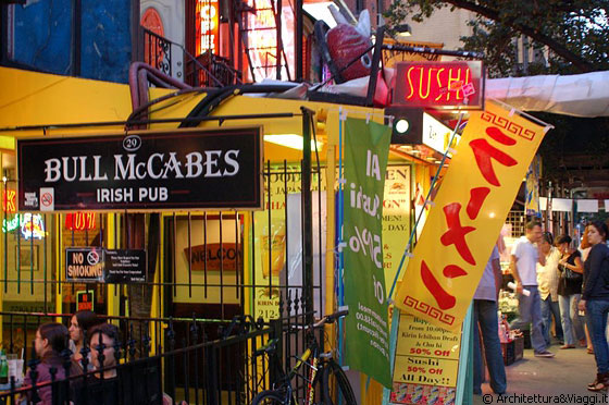 EAST VILLAGE - Ogni isolato presenta una sorprendente varietà di ristoranti ispirati alle cucine di vari continenti e adatti a tutte le tasche